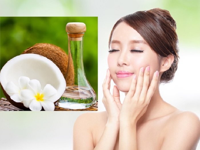 Massage da mặt với dầu dừa để dưỡng ẩm cho da mùa hanh khô