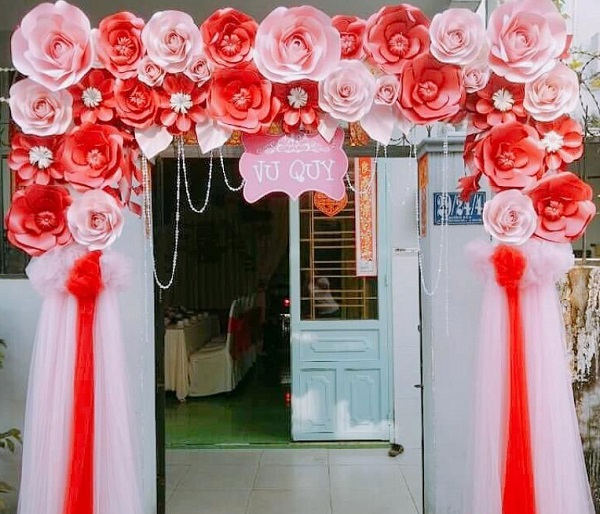 Cổng rạp đám cưới đẹp bằng hoa giấy