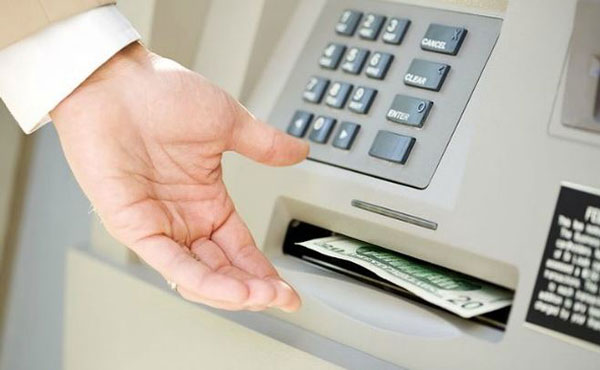 Sử dụng thẻ tín dụng để rút tiền mặt